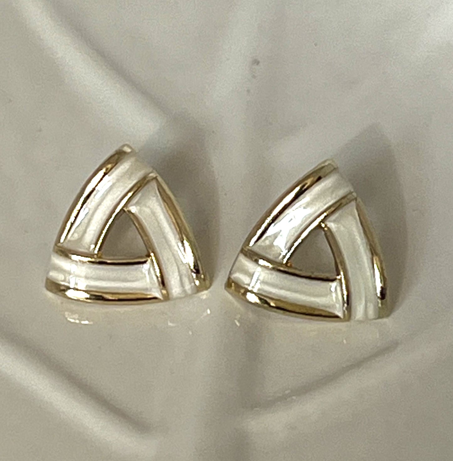 White Enamel Triangle Shape Shell Korean Earing