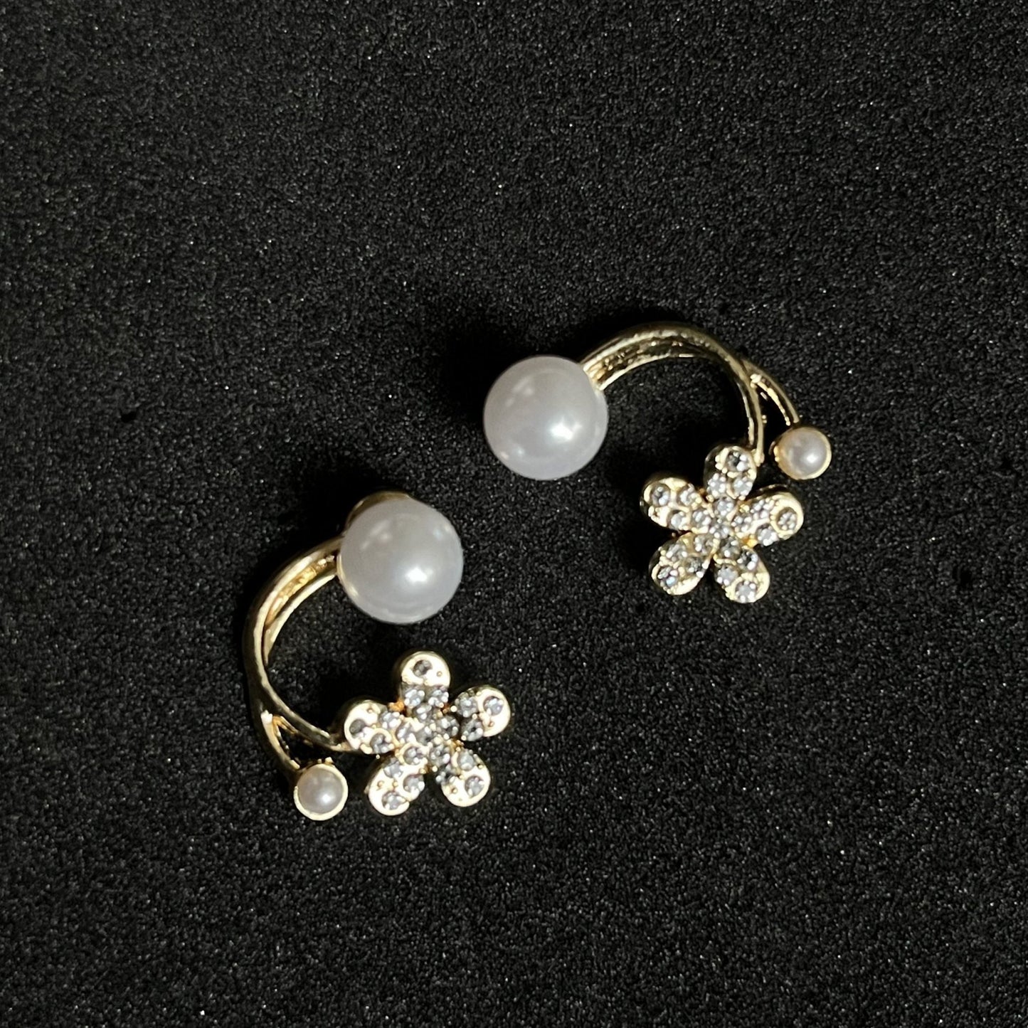 Stylish White Flower Pearl Korean Earing