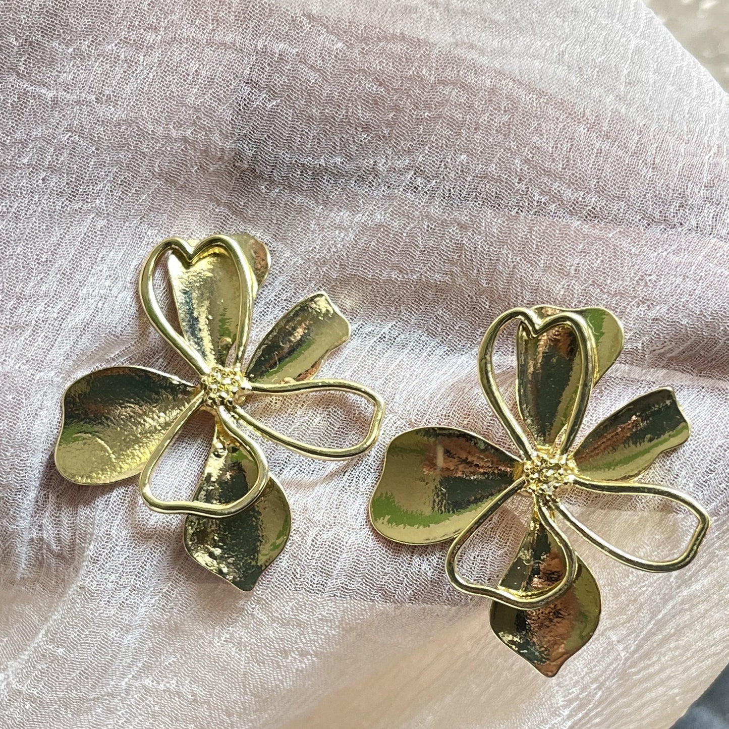 Golden Chunky Flower Petals Earing