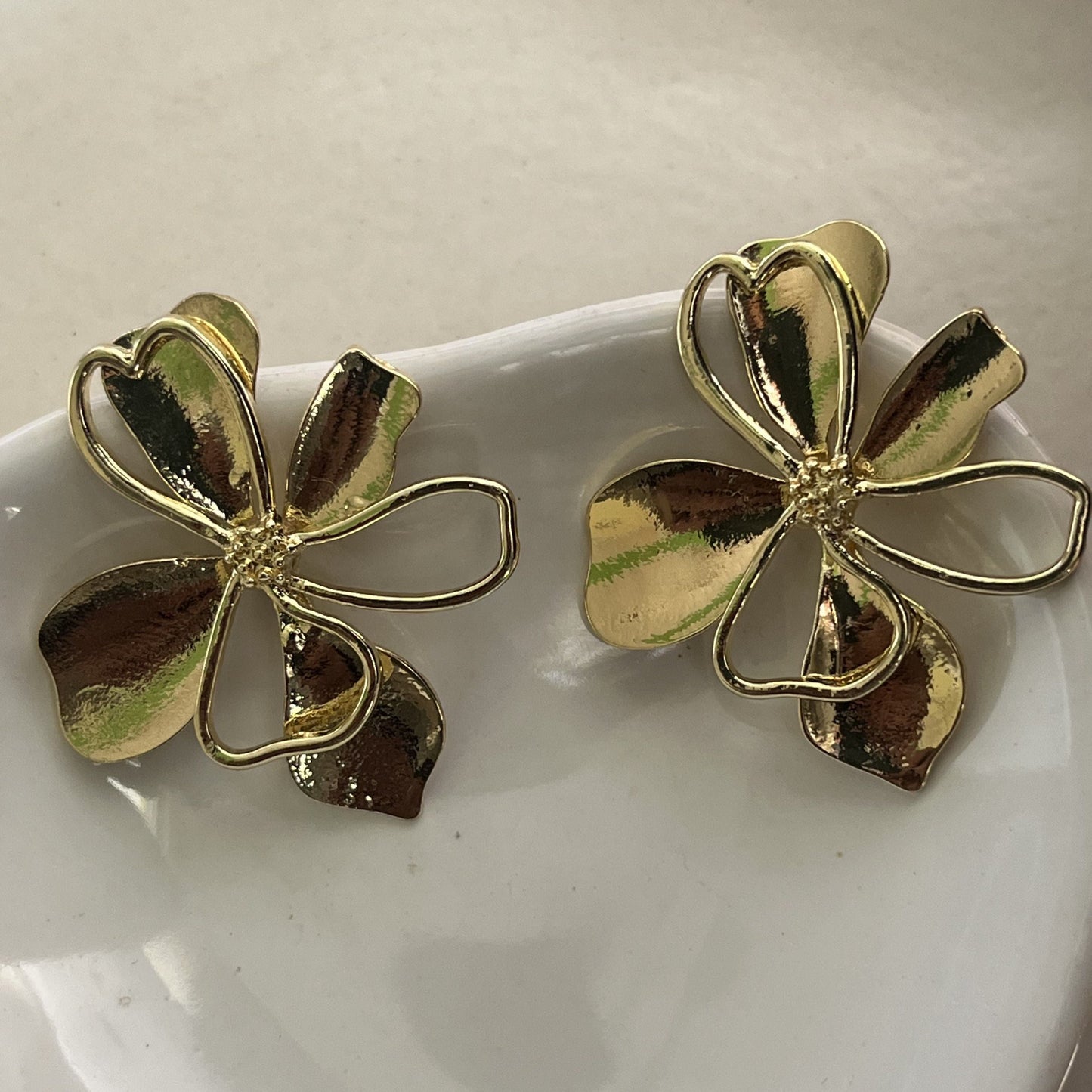 Golden Chunky Flower Petals Earing