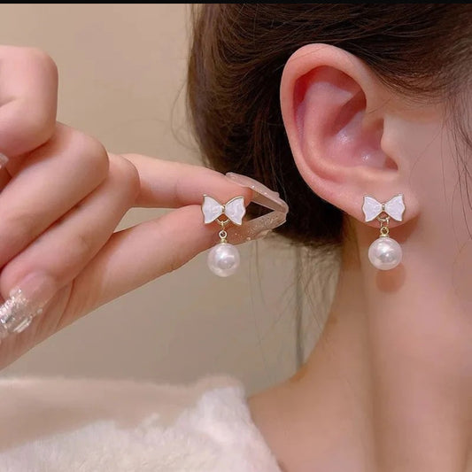 Korean Minimal Bow Stud Earing