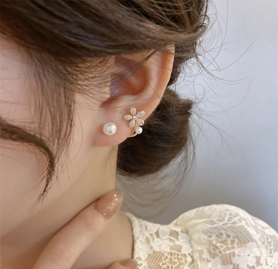 Stylish White Flower Pearl Korean Earing