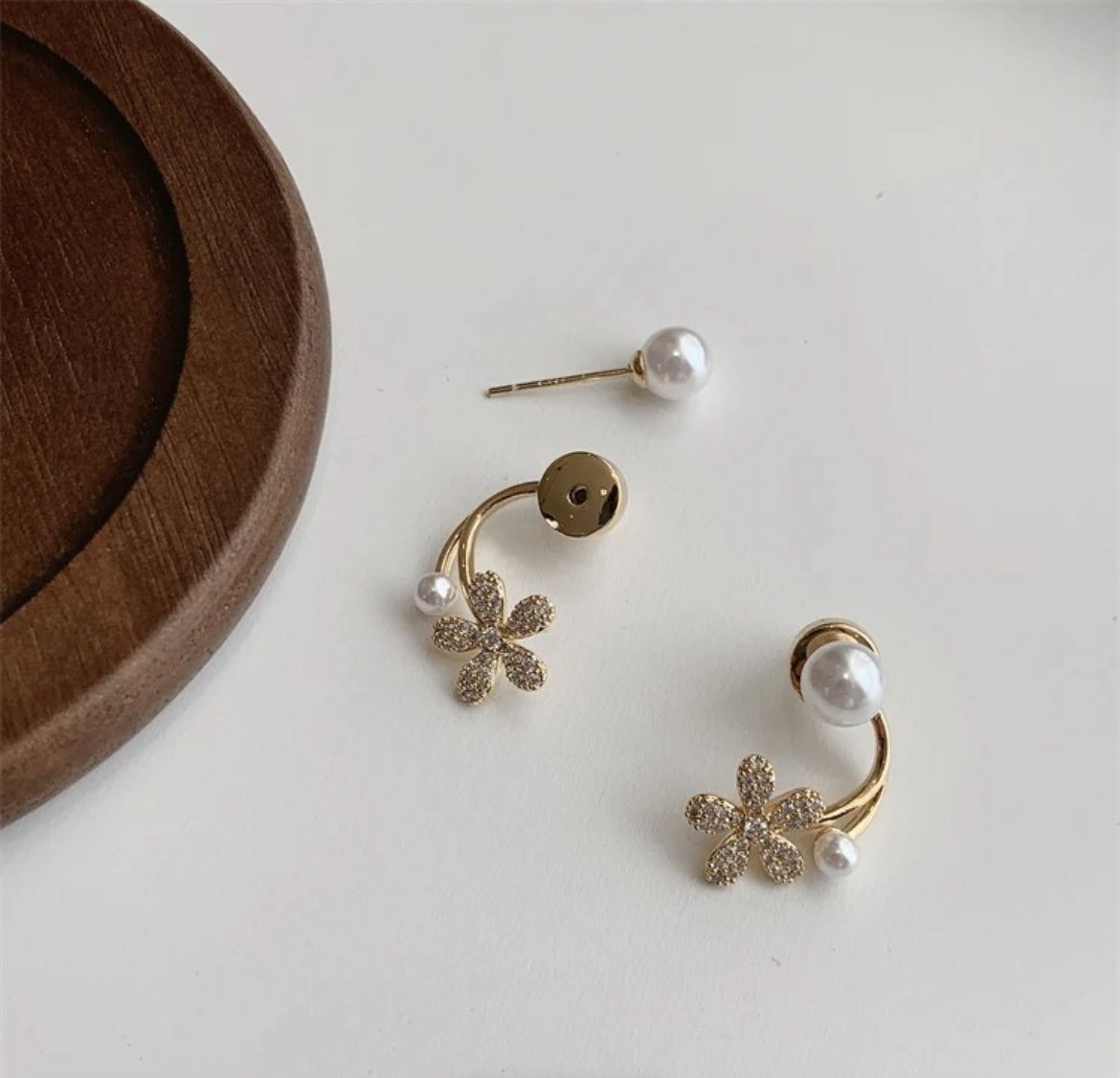 Stylish White Flower Pearl Korean Earing